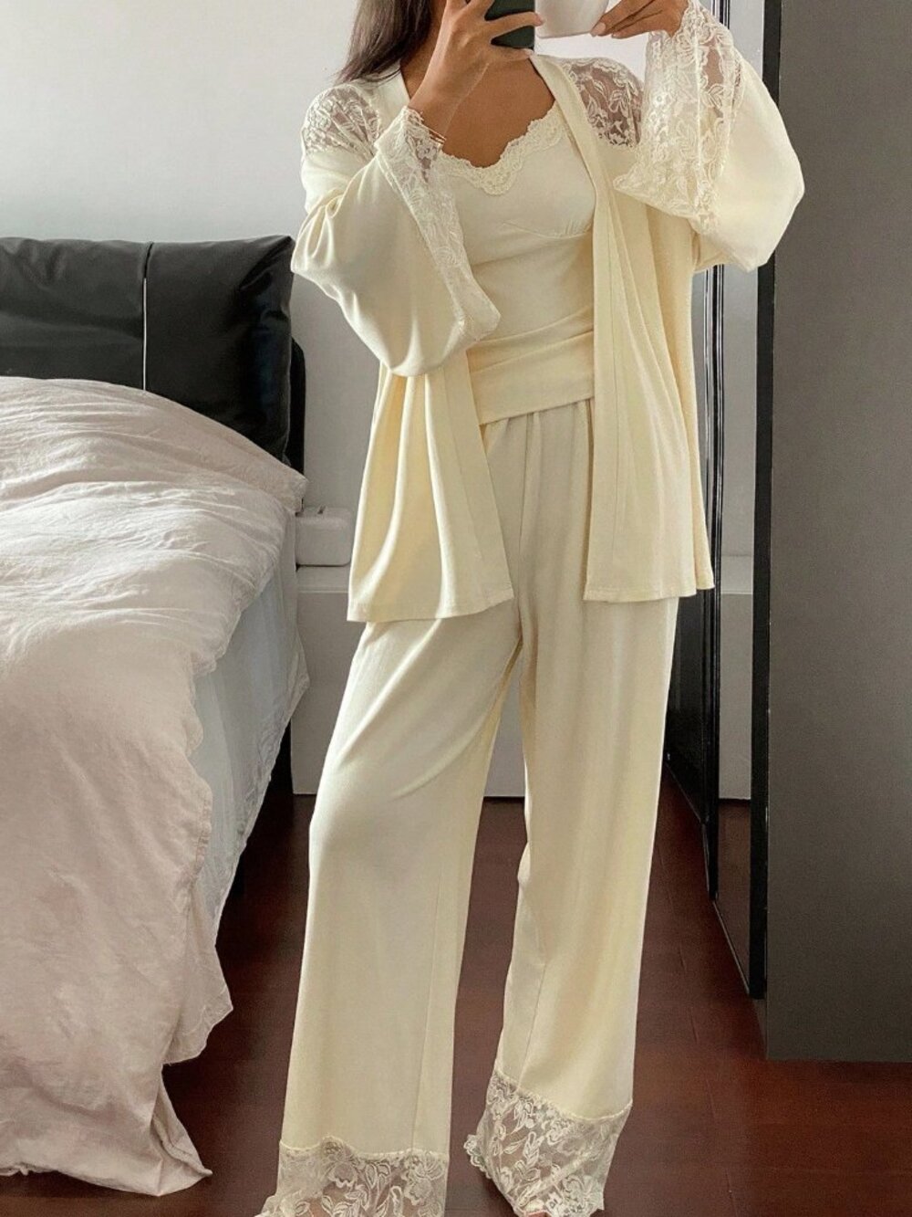 White Casual Women's Lace Patchwork Robe - Picture 4 of 7